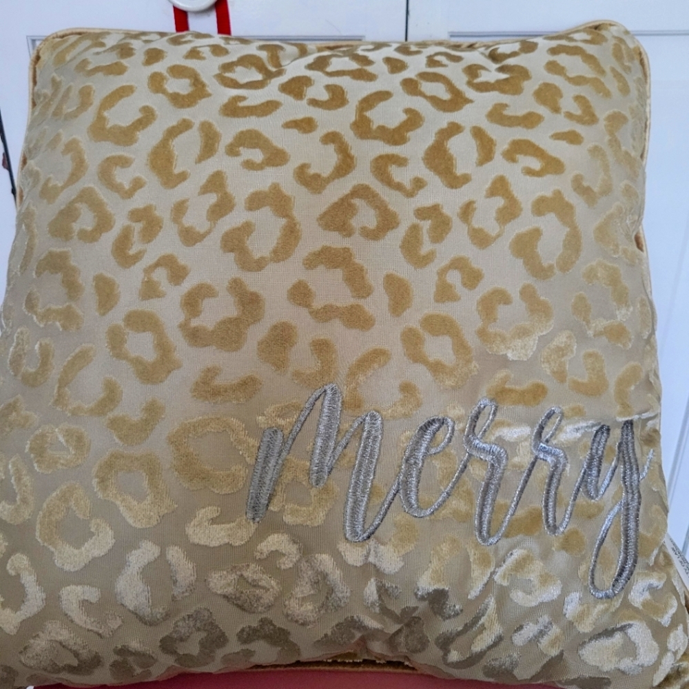 NWT Accent holiday pillow